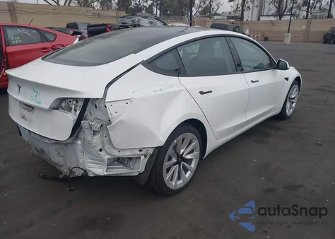 2021 Tesla Model 3 Standard Range Plus Rear-Wheel Drive z USA, uszkodzony, nr VIN 5YJ3E1EA7MF090308